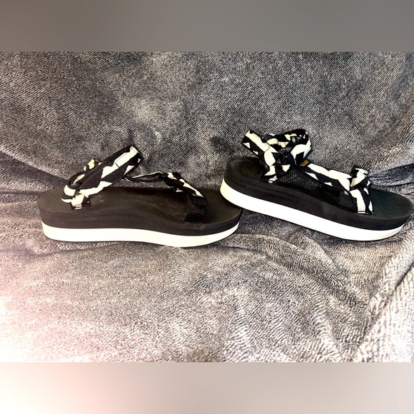 Teva sandals - Picture 1 of 3